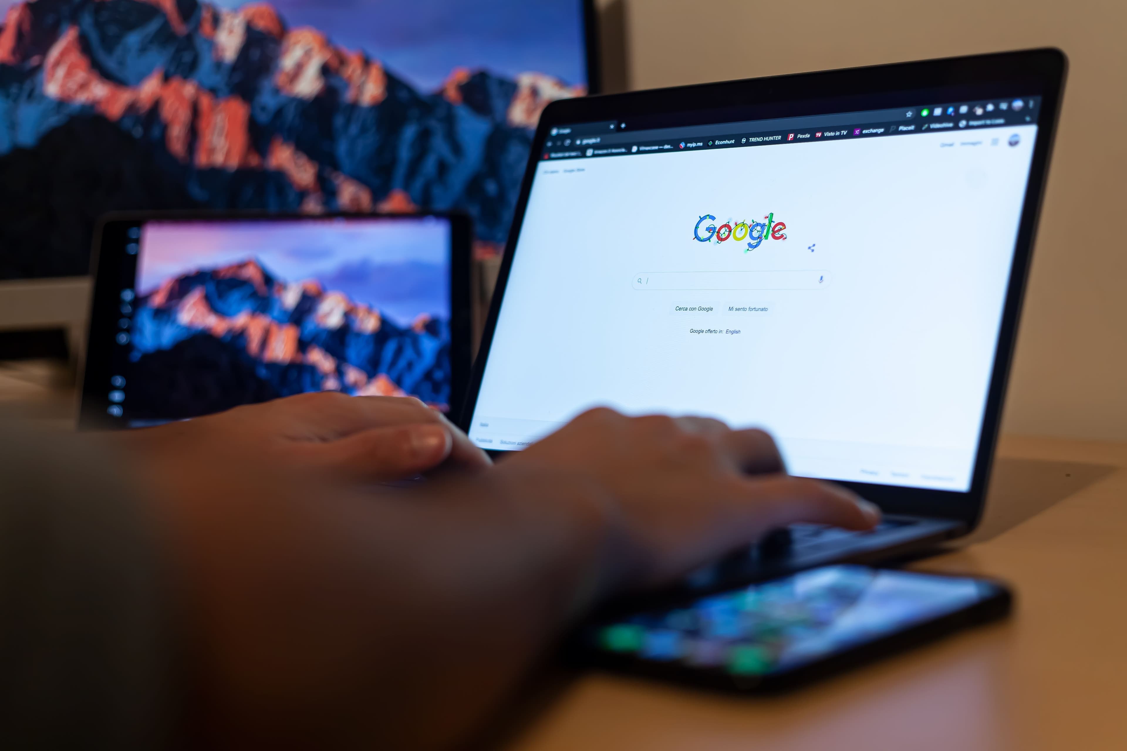 Open google search on laptop